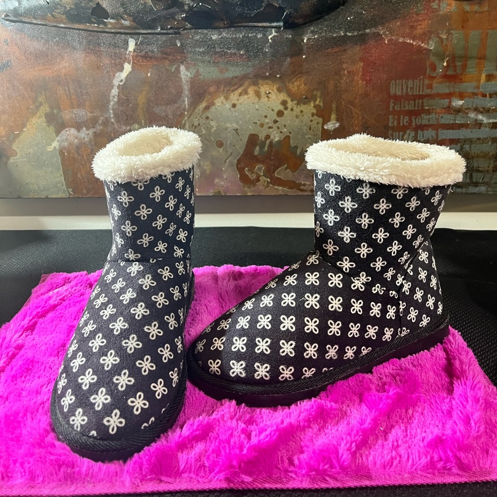 Very Bradley boots sz small 5-6